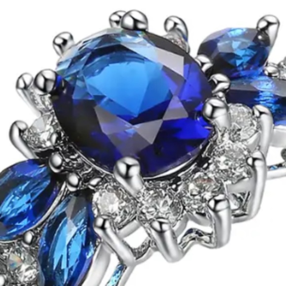 NEW COSTUME JEWELRY FASHION RING BLUE ZIRCON RHINESTONES SILVER BAND SIZE 6 - Picture 5 of 5